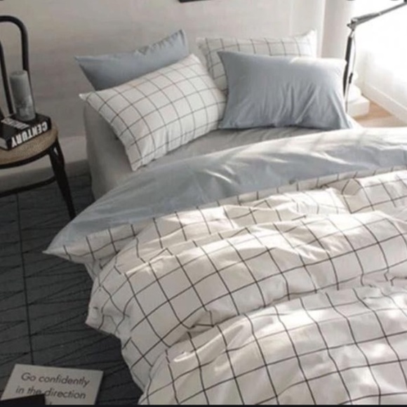 SOLD- WHITE GRIDED SHEET set & PILLOW CASE TXL - Picture 2 of 4